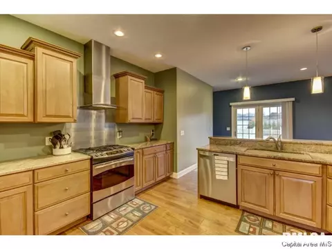 291 Bourbon St, Springfield, IL 62707 photo 16