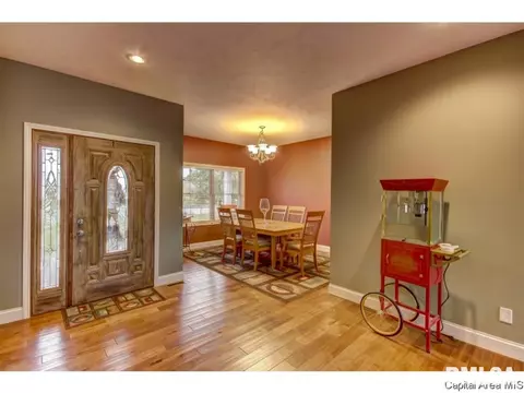 291 Bourbon St, Springfield, IL 62707 photo 7