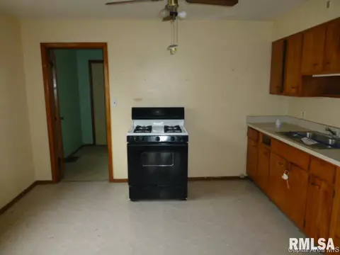 1833 E Watch, Springfield, IL 62702 photo 5