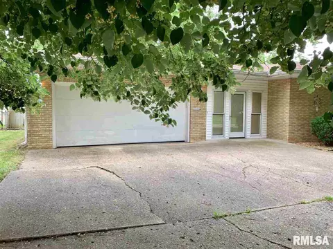 2 Glen Aire Dr, Springfield, IL 62703 photo 2