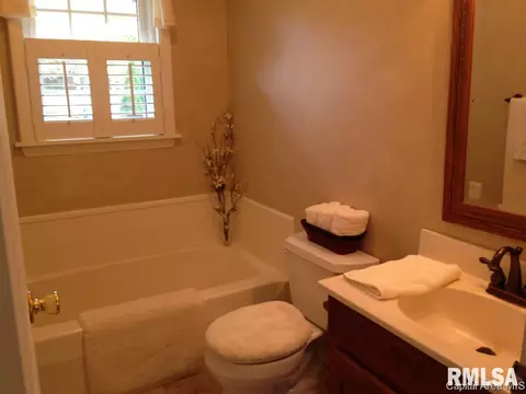 401 N Maple St, Abingdon, IL 61410 photo 7