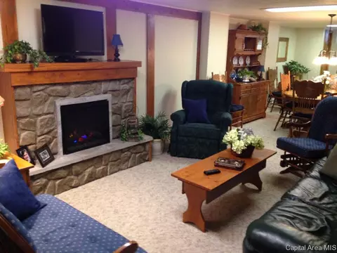401 N Maple St, Abingdon, IL 61410 photo 18