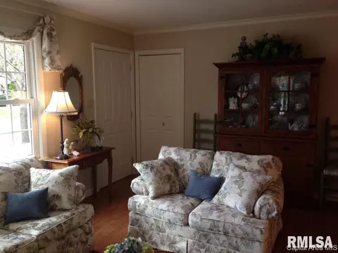 401 N Maple St, Abingdon, IL 61410 photo 9