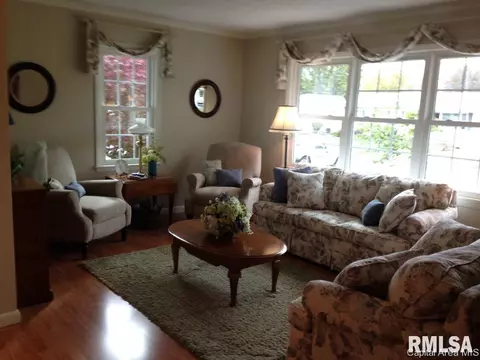 401 N Maple St, Abingdon, IL 61410 photo 8
