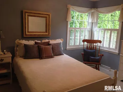 401 N Maple St, Abingdon, IL 61410 photo 5