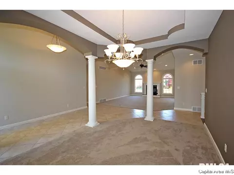3505 Sandpiper Dr, Springfield, IL 62711 photo 2