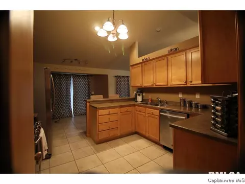 712 Breann Dr, Riverton, IL 62561 photo 8