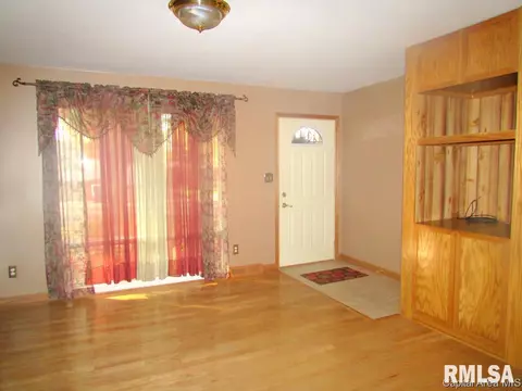 9 Celeste Ct, Springfield, IL 62703 photo 2