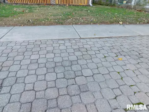 1251 Monument, Springfield, IL 62702 photo 27