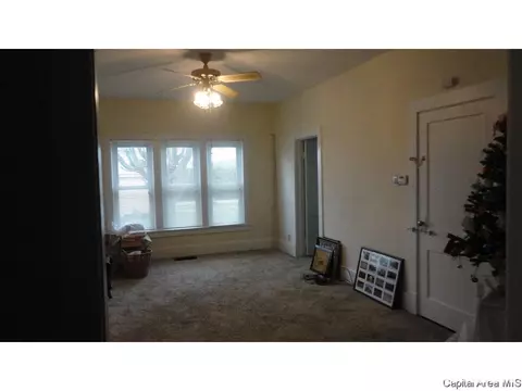 410 Mohawk St, Morrisonville, IL 62546 photo 4