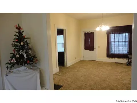 410 Mohawk St, Morrisonville, IL 62546 photo 3