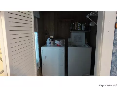 410 Mohawk St, Morrisonville, IL 62546 photo 5