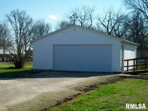 614 E Third St, Maquon, IL 61458 photo 2
