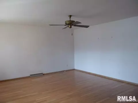58 Lambert Ln, Springfield, IL 62704 photo 2