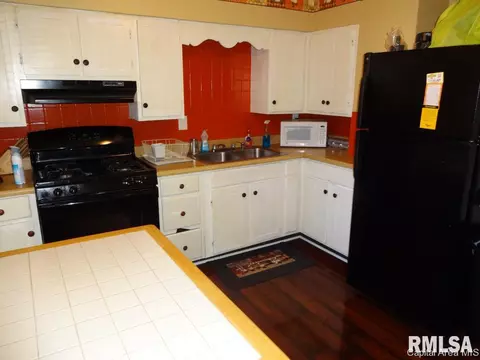 621 E Laurel, Springfield, IL 62703 photo 2