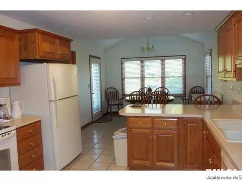 2112 Redlands Dr, Springfield, IL 62711 photo 7