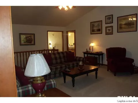 2112 Redlands Dr, Springfield, IL 62711 photo 4