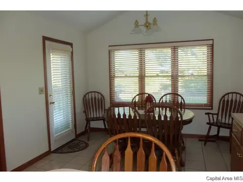 2112 Redlands Dr, Springfield, IL 62711 photo 5