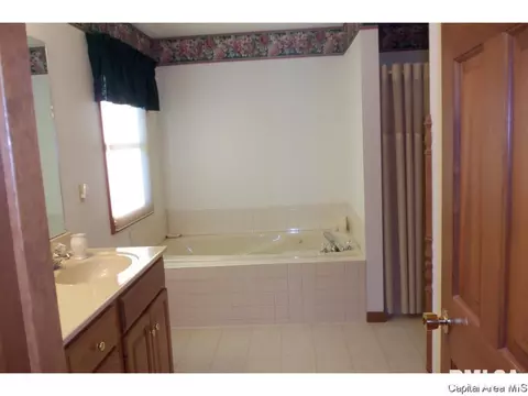 2112 Redlands Dr, Springfield, IL 62711 photo 9