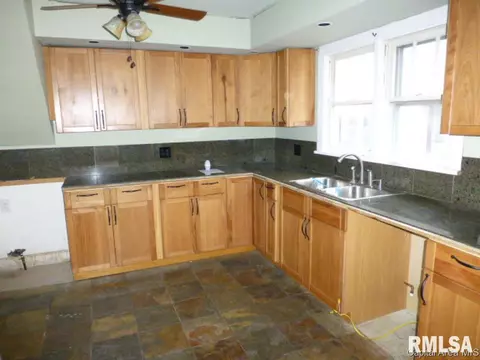 517 W Chenery St, Springfield, IL 62704 photo 7