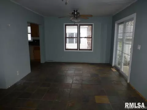 517 W Chenery St, Springfield, IL 62704 photo 9