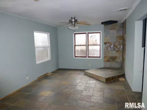 517 W Chenery St, Springfield, IL 62704 photo 8