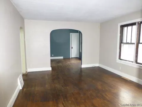 517 W Chenery St, Springfield, IL 62704 photo 2