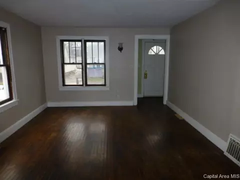 517 W Chenery St, Springfield, IL 62704 photo 3