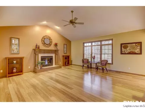233 Blake Ct, Springfield, IL 62711 photo 5