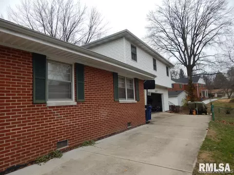 1917 Barberry Dr, Springfield, IL 62704 photo 4