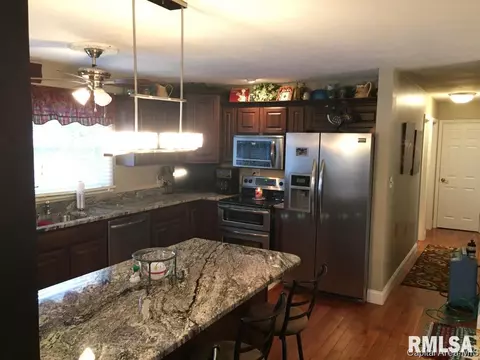 118 Collier Dr, Springfield, IL 62704 photo 2