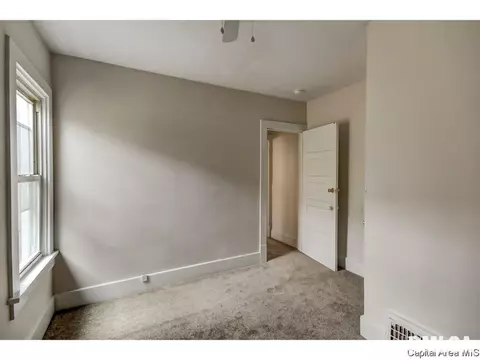 438 Williams St, Springfield, IL 62704 photo 2