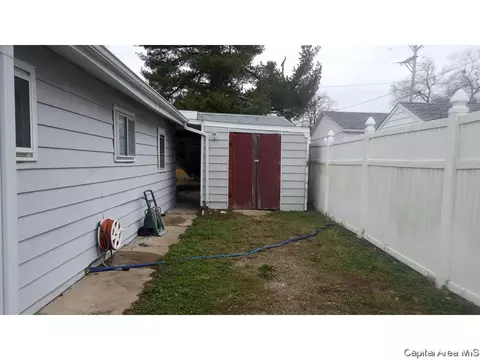 2242 S 13th, Springfield, IL 62703 photo 2
