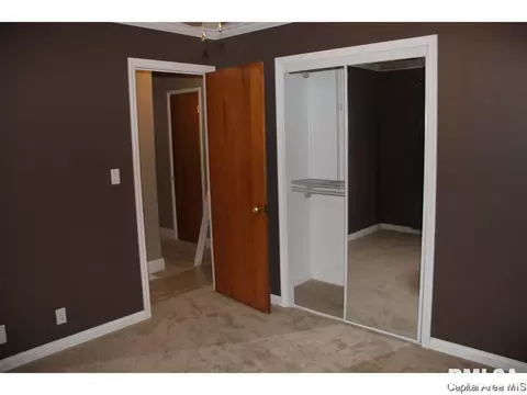 2443 S Whittier Ave, Springfield, IL 62704 photo 12