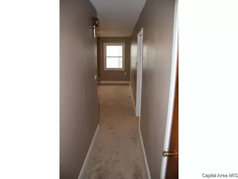 2443 S Whittier Ave, Springfield, IL 62704 photo 4