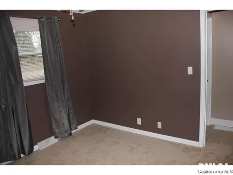 2443 S Whittier Ave, Springfield, IL 62704 photo 11