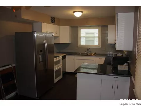 2443 S Whittier Ave, Springfield, IL 62704 photo 6