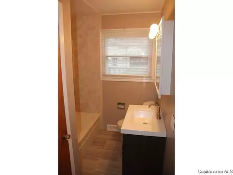 2443 S Whittier Ave, Springfield, IL 62704 photo 9