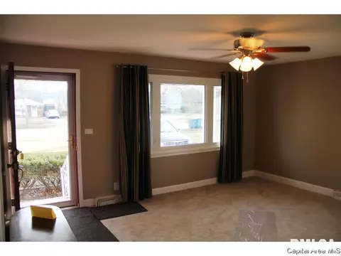 2443 S Whittier Ave, Springfield, IL 62704 photo 2