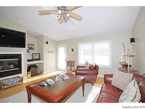 445 Elle Ct, Springfield, IL 62711 photo 2
