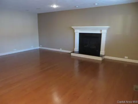 14 Alberta Ln, Springfield, IL 62704 photo 2