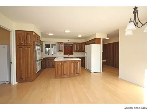 2325 Sylvan Rd, Springfield, IL 62704 photo 7