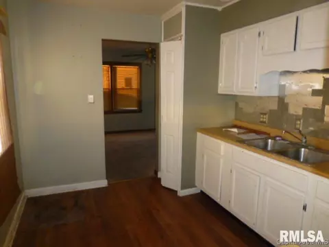 2424 S 13th, Springfield, IL 62703 photo 5