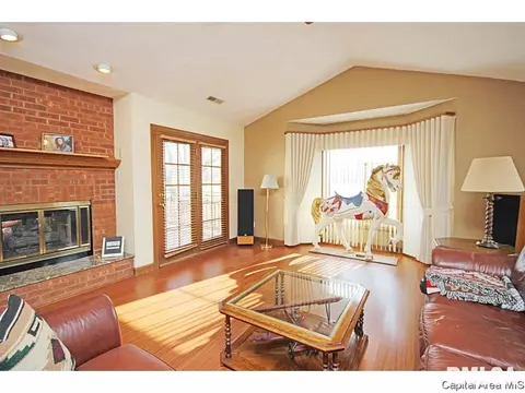 24 Chimney View Ln, Springfield, IL 62707 photo 2