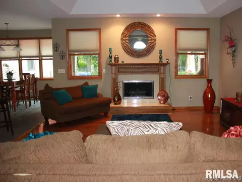 30 Rolling Meadows Ln, Springfield, IL 62711 photo 2