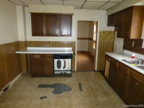 621 W Hay Street St, Springfield, IL 62702 photo 4