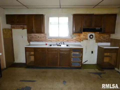 621 W Hay Street St, Springfield, IL 62702 photo 3
