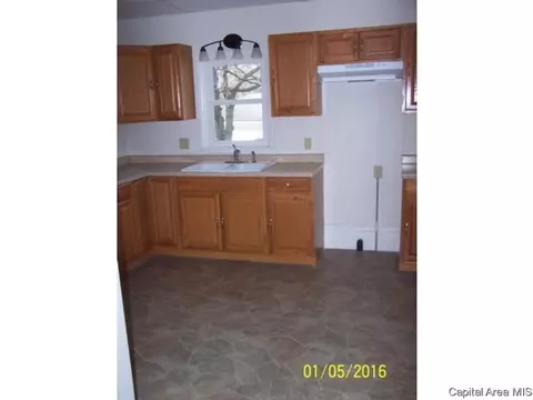 611 W Jackson St, Abingdon, IL 61410 photo 3