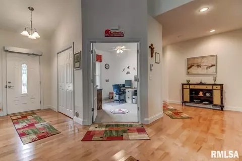 2553 Winfield St, Springfield, IL 62704 photo 2