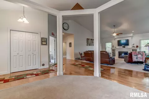 2553 Winfield St, Springfield, IL 62704 photo 4